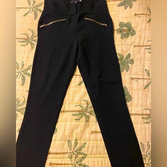 Legging like pants by Guess in size small - Picture 1 of 3